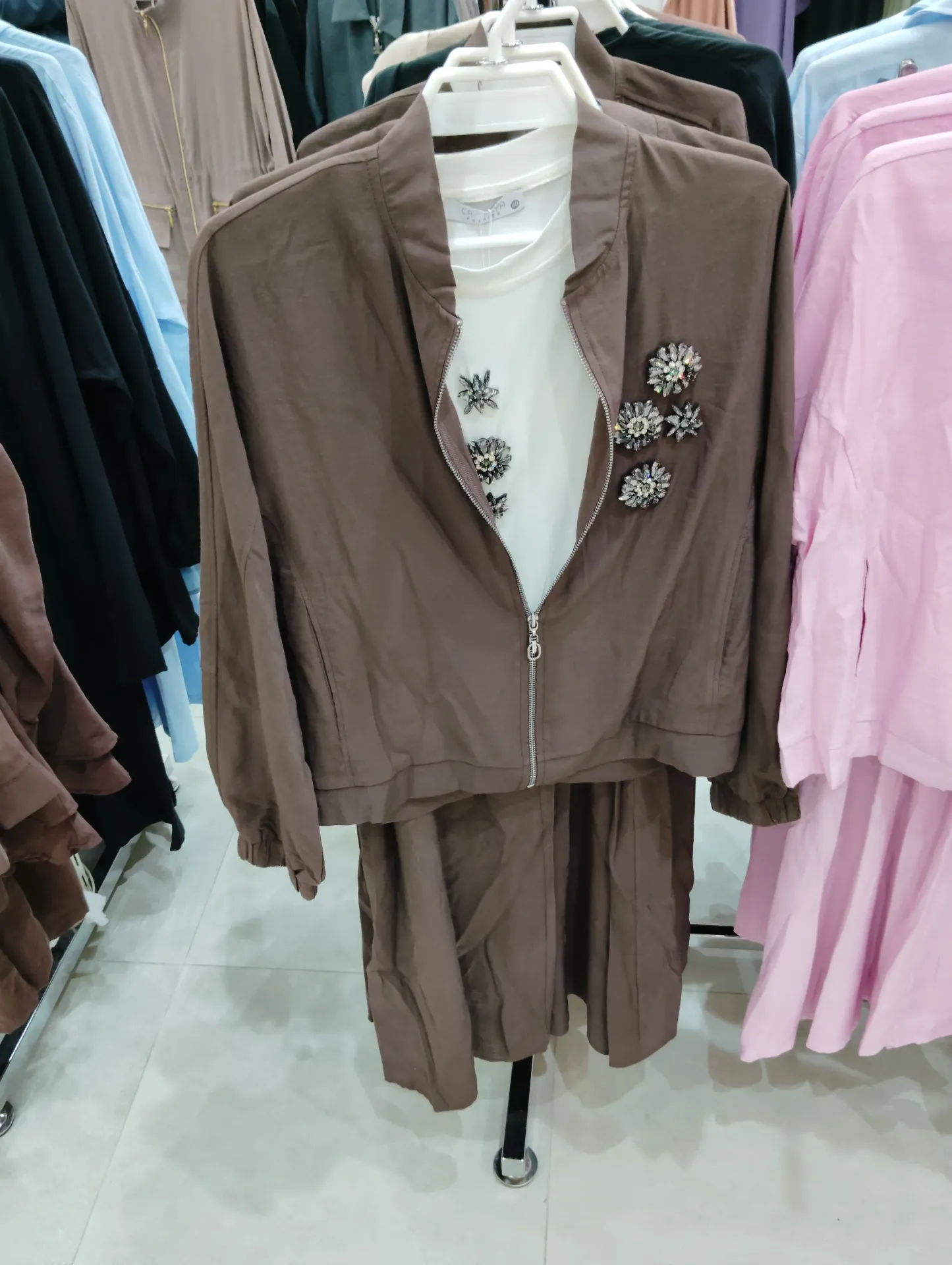 طقم ثلاثة قطع - بني